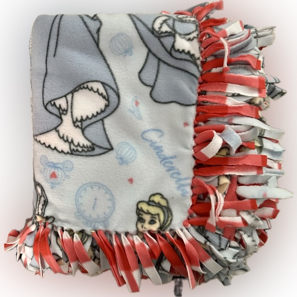 Cinderella - No Sew Fleece Handmade Knotted Blanket - Picture 8 of 9